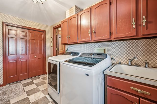 3599 McConnell Rd, Hermitage, PA 16148
