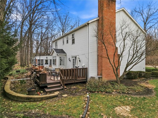 3599 McConnell Rd, Hermitage, PA 16148