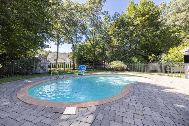 4 Fern St, Natick, MA 01760
