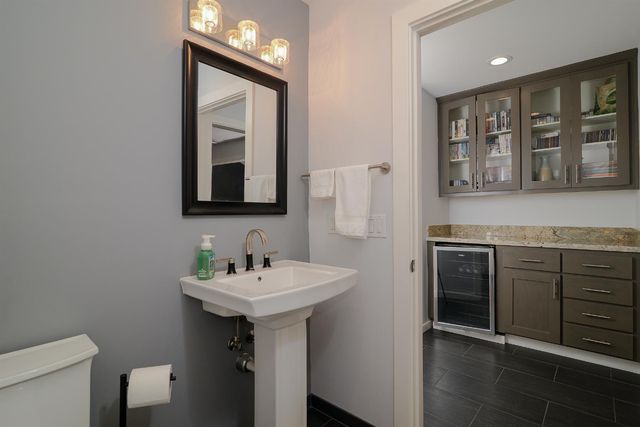 26 River Bluff Ln, Carmichael, CA 95608