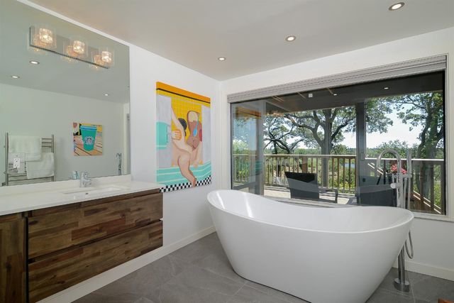 26 River Bluff Ln, Carmichael, CA 95608