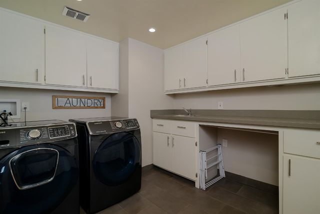 26 River Bluff Ln, Carmichael, CA 95608