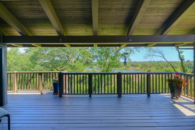 26 River Bluff Ln, Carmichael, CA 95608
