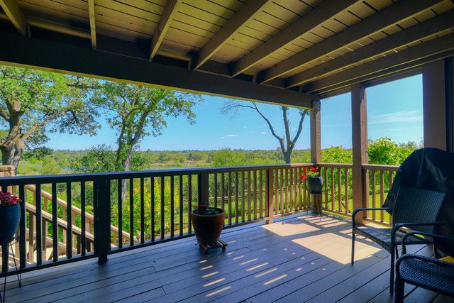 26 River Bluff Ln, Carmichael, CA 95608