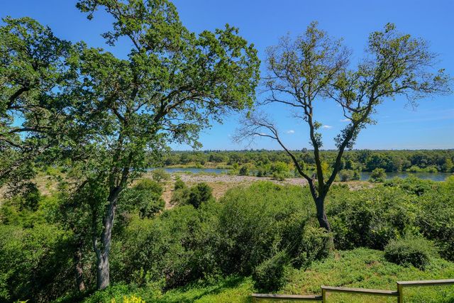 26 River Bluff Ln, Carmichael, CA 95608