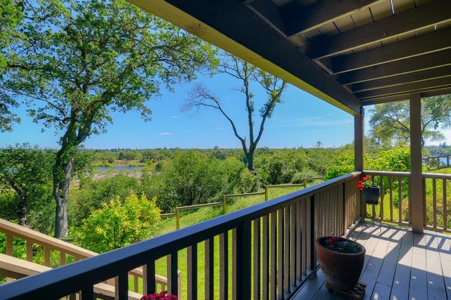 26 River Bluff Ln, Carmichael, CA 95608
