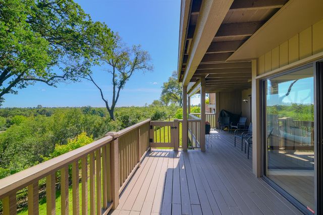26 River Bluff Ln, Carmichael, CA 95608