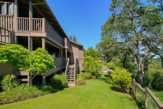 26 River Bluff Ln, Carmichael, CA 95608