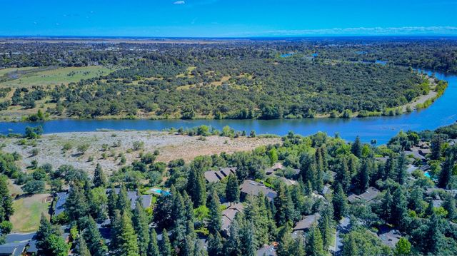 26 River Bluff Ln, Carmichael, CA 95608