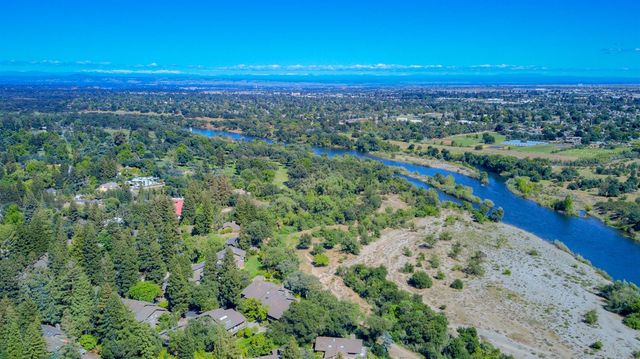 26 River Bluff Ln, Carmichael, CA 95608