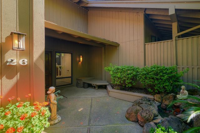 26 River Bluff Ln, Carmichael, CA 95608