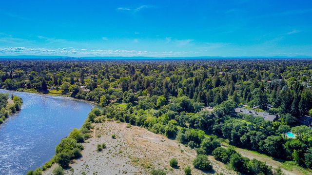 26 River Bluff Ln, Carmichael, CA 95608