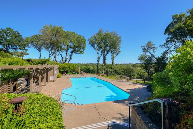 26 River Bluff Ln, Carmichael, CA 95608