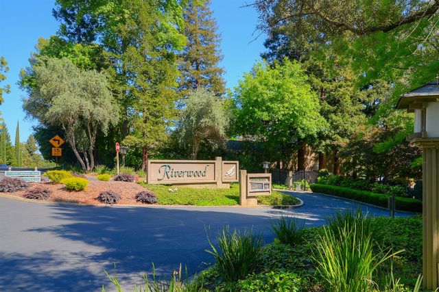 26 River Bluff Ln, Carmichael, CA 95608
