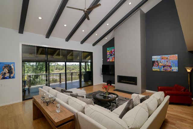 26 River Bluff Ln, Carmichael, CA 95608