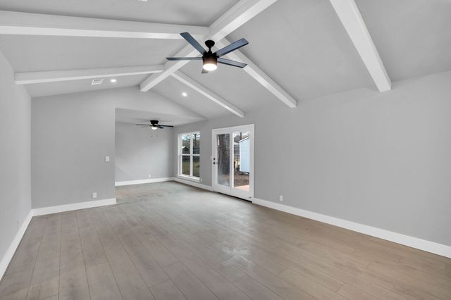 216 Laura Drive, Burleson, TX 76028