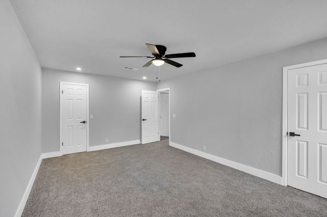 216 Laura Drive, Burleson, TX 76028