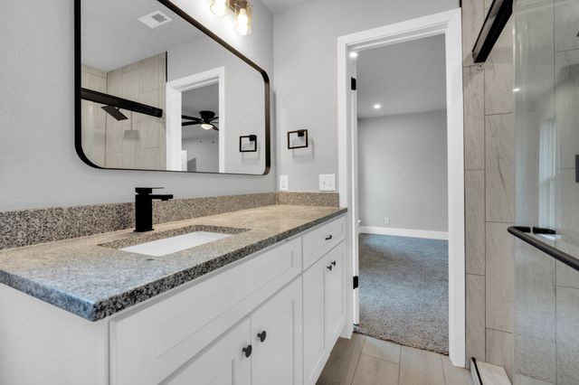 216 Laura Drive, Burleson, TX 76028