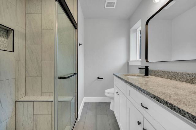 216 Laura Drive, Burleson, TX 76028