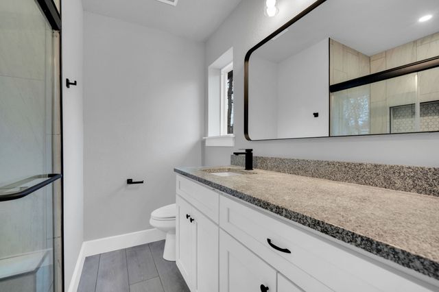 216 Laura Drive, Burleson, TX 76028