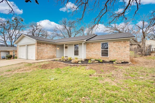 216 Laura Drive, Burleson, TX 76028