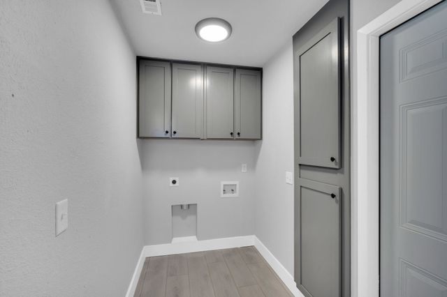 216 Laura Drive, Burleson, TX 76028