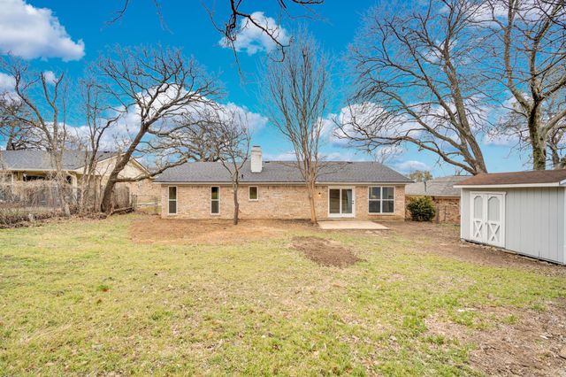 216 Laura Drive, Burleson, TX 76028