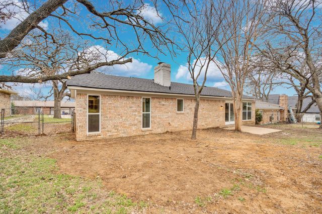 216 Laura Drive, Burleson, TX 76028