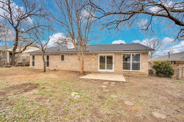216 Laura Drive, Burleson, TX 76028