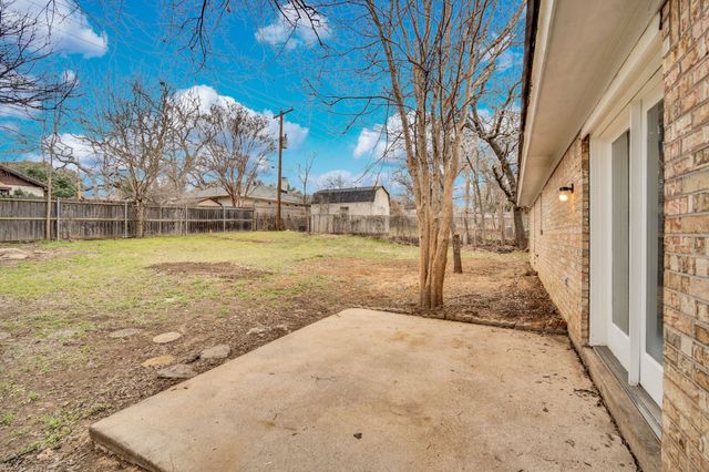 216 Laura Drive, Burleson, TX 76028