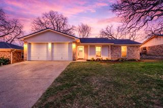 216 Laura Drive, Burleson, TX 76028