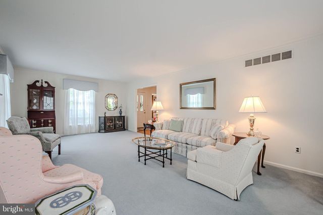 49 TENBY CHASE DR, Newark, DE 19711