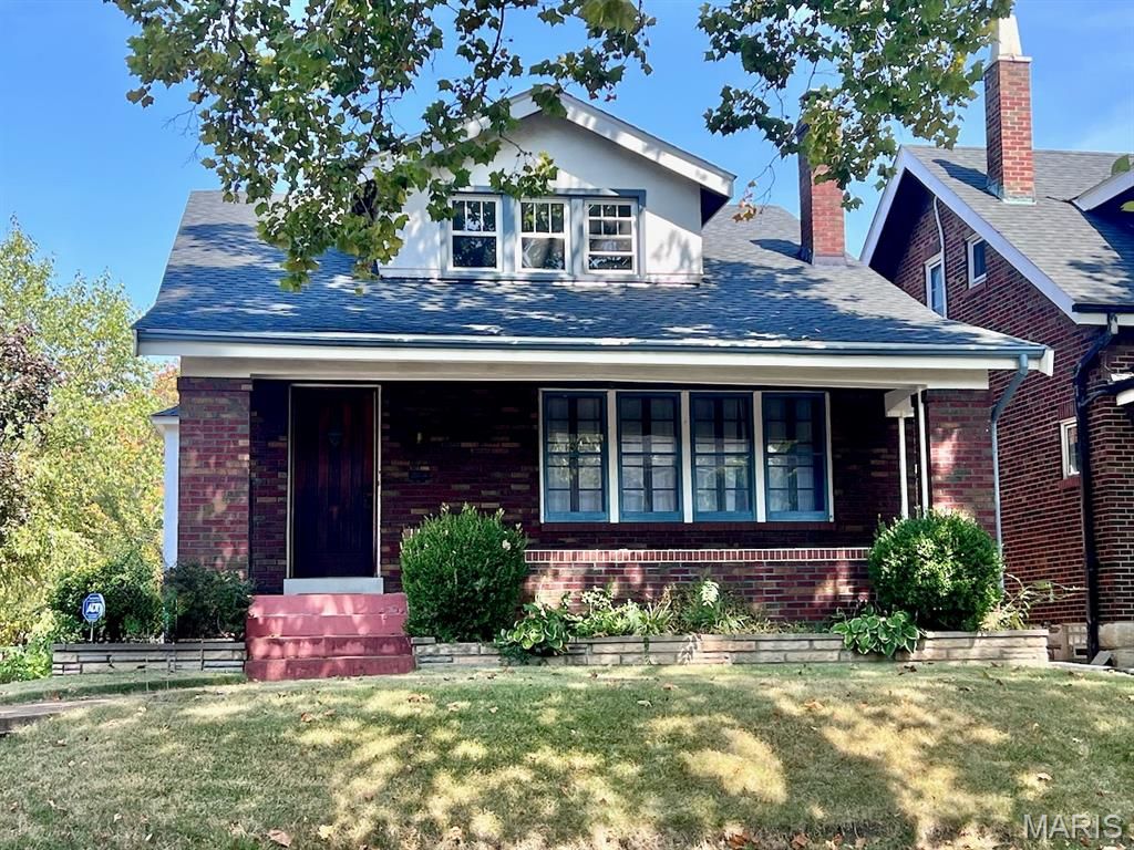 3865 Bowen Street, St Louis, MO 63116