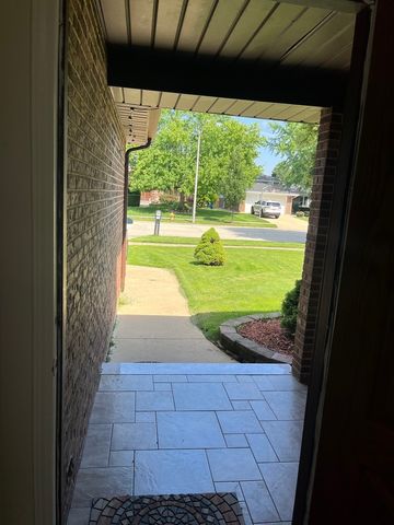 1212 N Honey Hill Road, Addison, IL 60101
