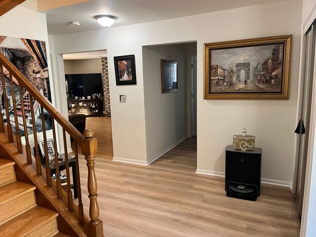 1212 N Honey Hill Road, Addison, IL 60101