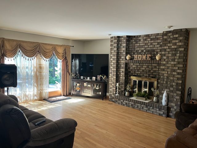 1212 N Honey Hill Road, Addison, IL 60101