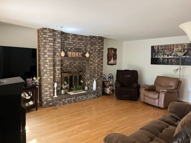 1212 N Honey Hill Road, Addison, IL 60101