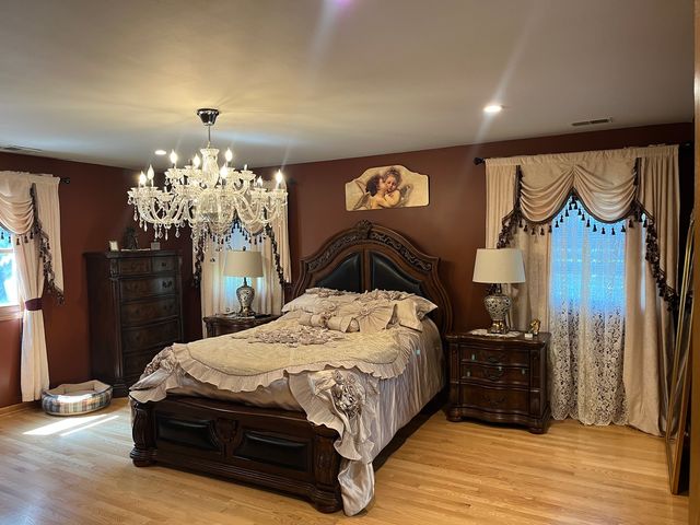 1212 N Honey Hill Road, Addison, IL 60101
