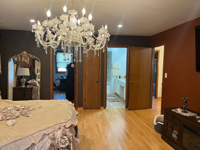 1212 N Honey Hill Road, Addison, IL 60101