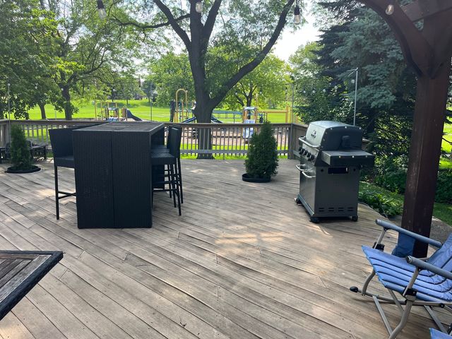 1212 N Honey Hill Road, Addison, IL 60101