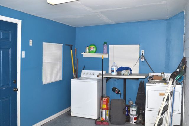 372 Shoreline Drive, Azle, TX 76020