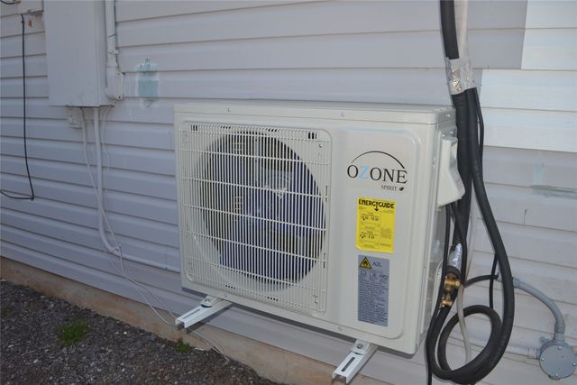 372 Shoreline Drive, Azle, TX 76020