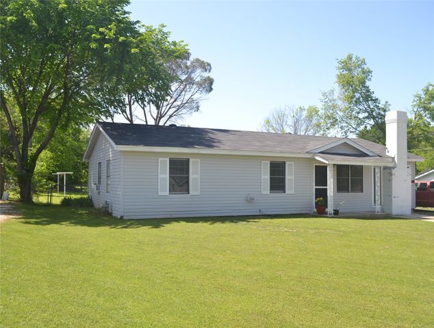 372 Shoreline Drive, Azle, TX 76020