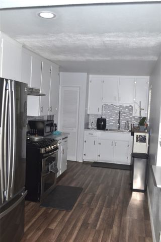 372 Shoreline Drive, Azle, TX 76020