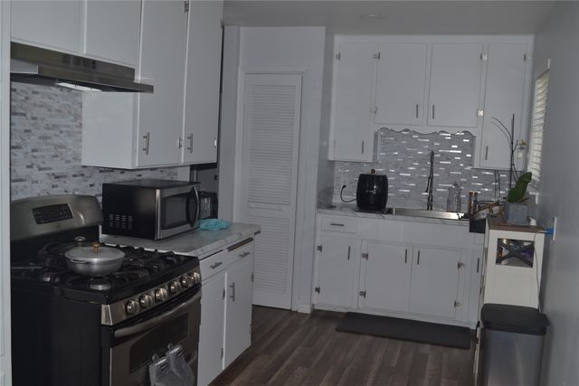 372 Shoreline Drive, Azle, TX 76020