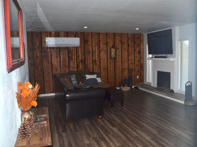 372 Shoreline Drive, Azle, TX 76020