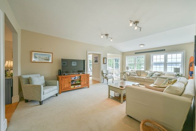 261 Thompson Road, Webster, MA 01570