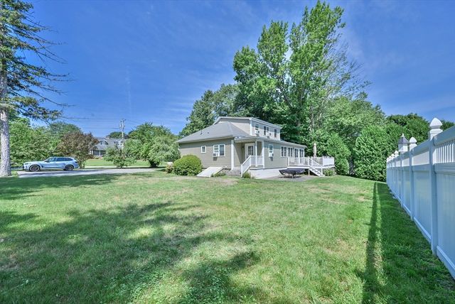 261 Thompson Road, Webster, MA 01570