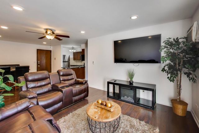 7449 Washington Street 206, Forest Park, IL 60130