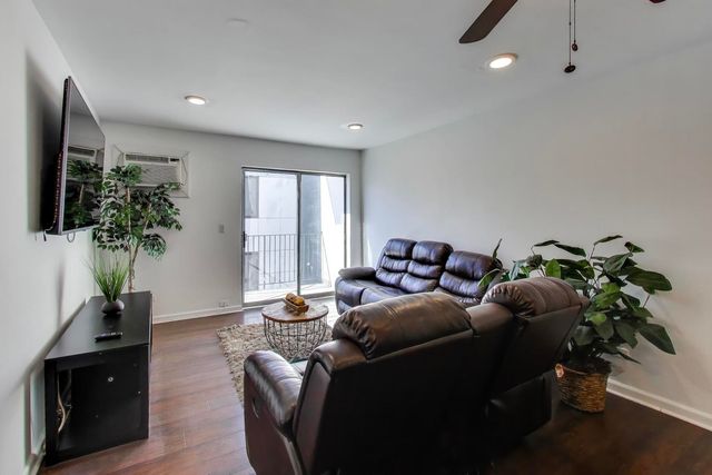 7449 Washington Street 206, Forest Park, IL 60130